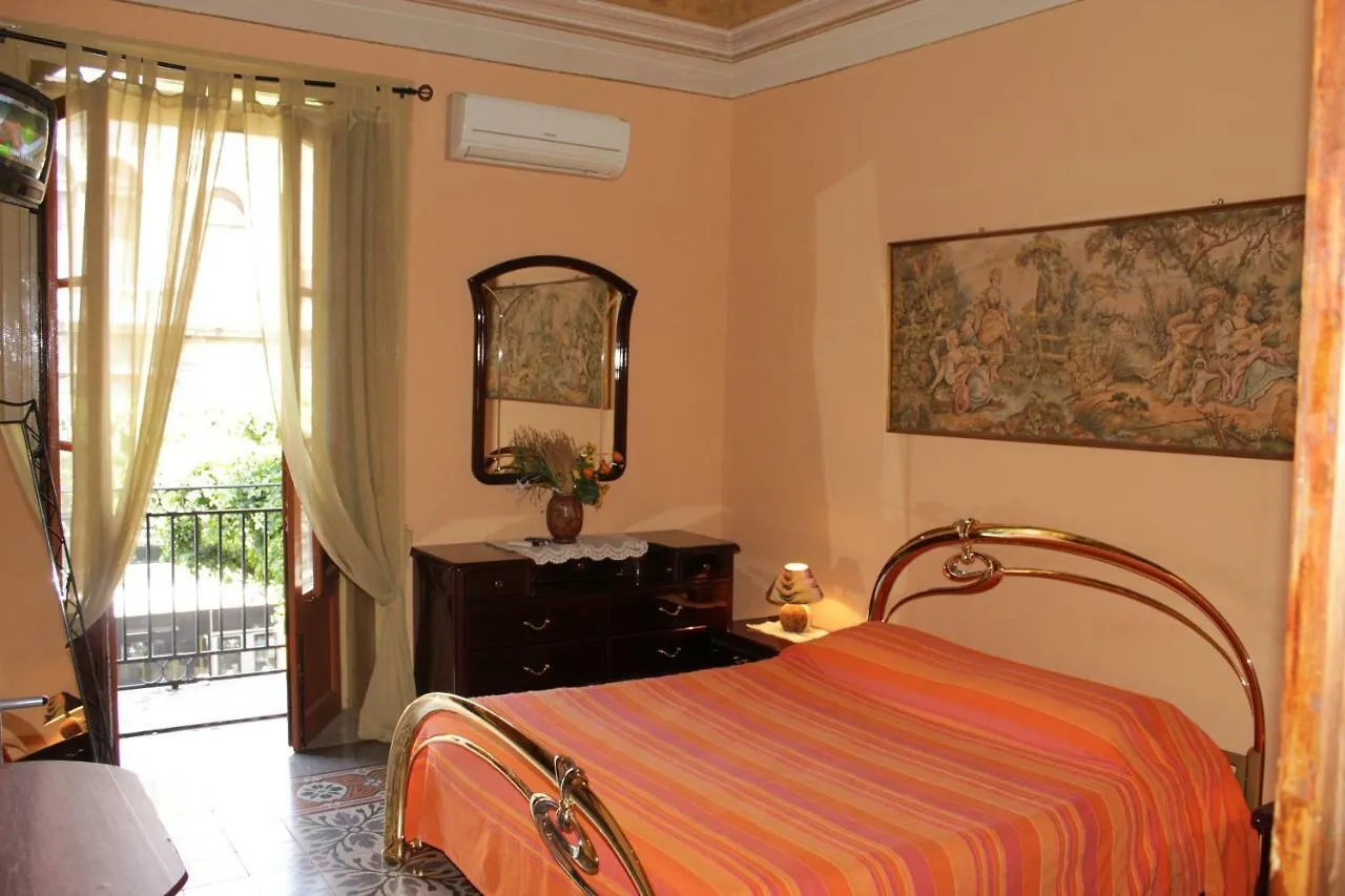 B&B Stazione Centrale Palermo 2*,  Italia